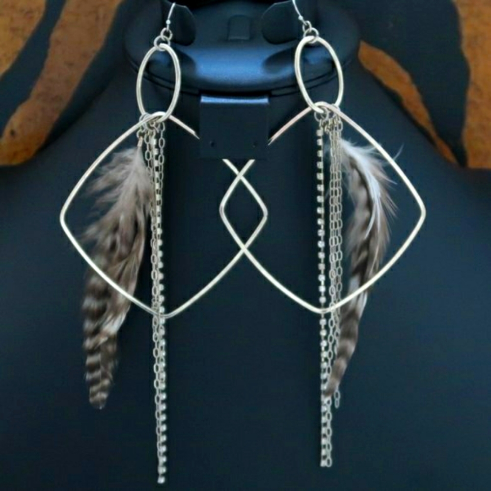 BEBE Shoulder dusting rhombus w/ feather earrings